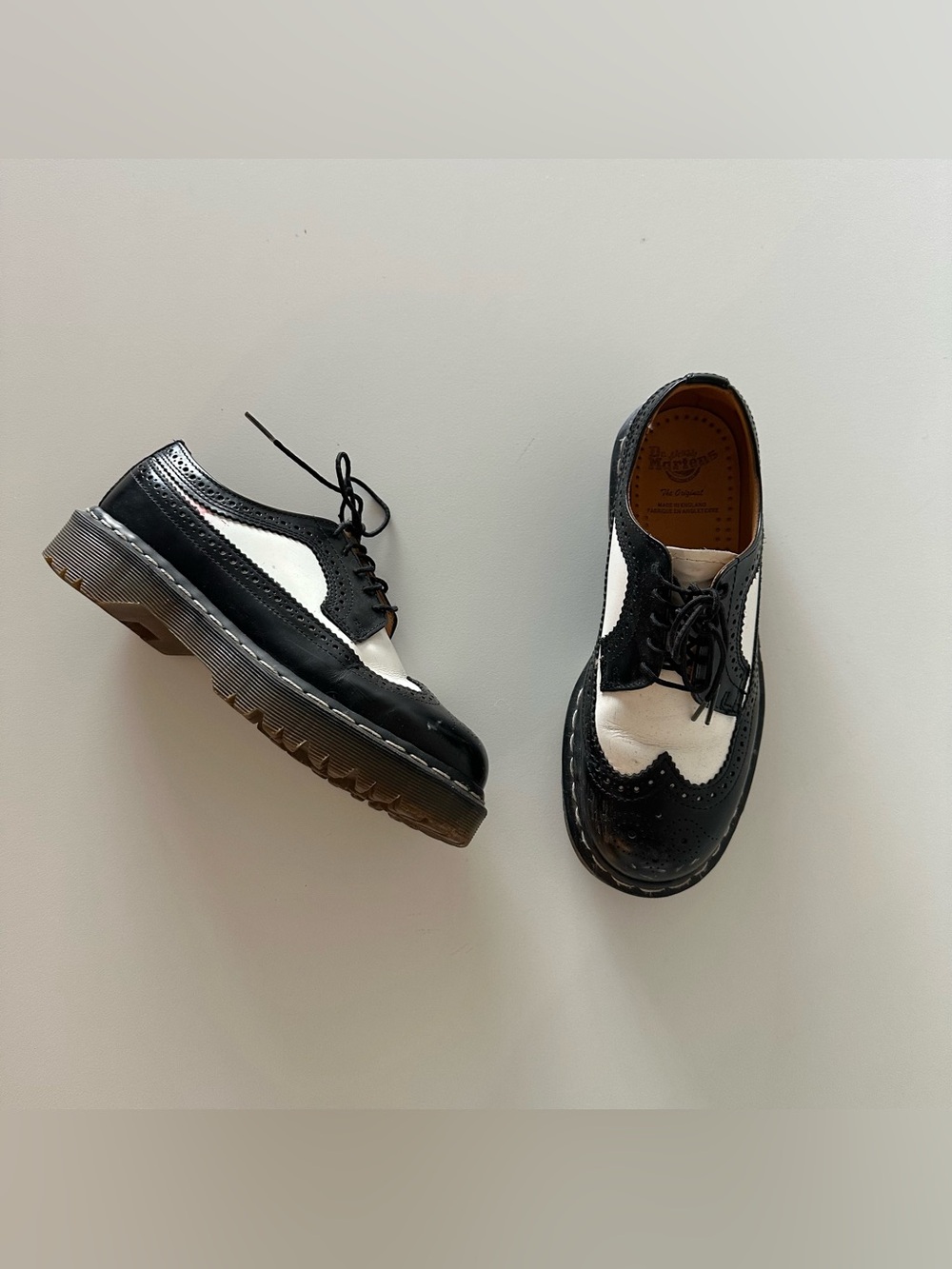 Vintage Dr. Martens Wingtip 3989 Bex Brogues Black Preppy England UK 6 US 8 

Th